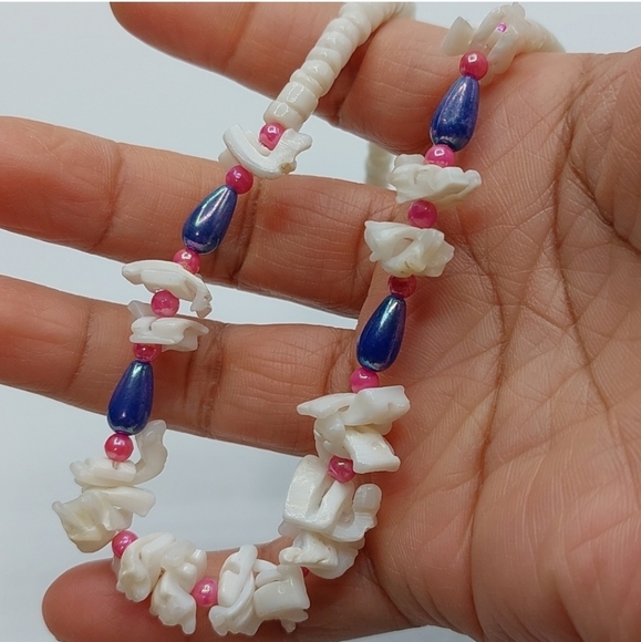 White Heishi Beads and Shell Hawaiian Choker Necklace - Picture 3 of 5